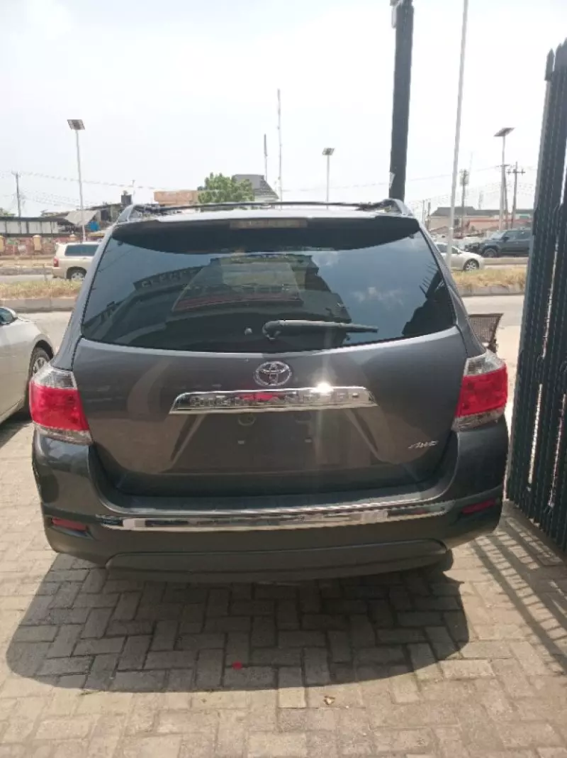 Toyota Highlander   - 2013
