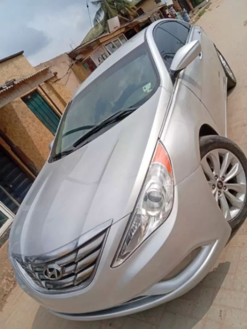 Hyundai Sonata   - 2011