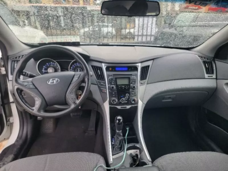 Hyundai Sonata   - 2011