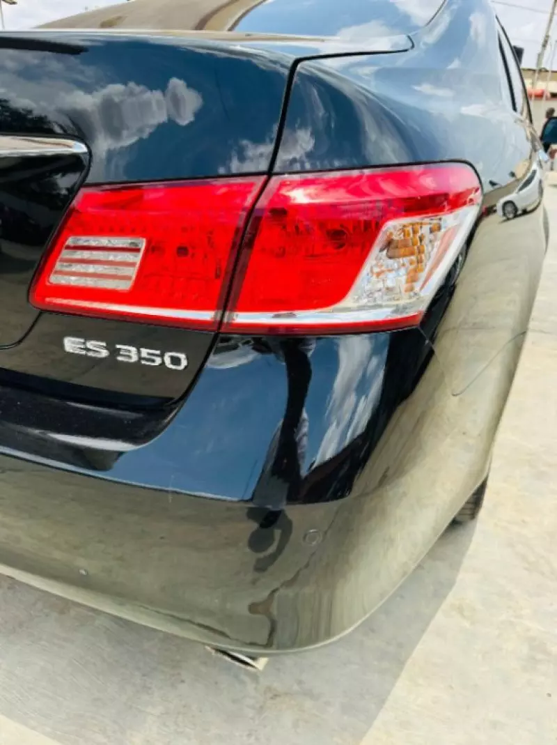 Lexus ES   - 2010