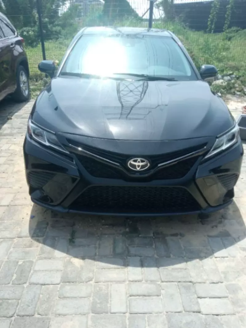 Toyota Camry   - 2018