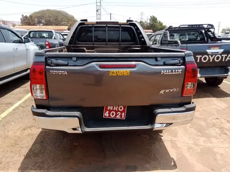Toyota Hilux   - 2016