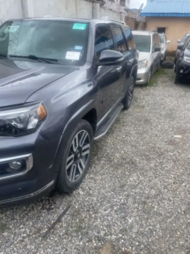 Toyota 4-Runner   - 2014