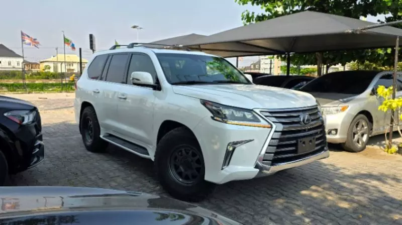 Lexus LX