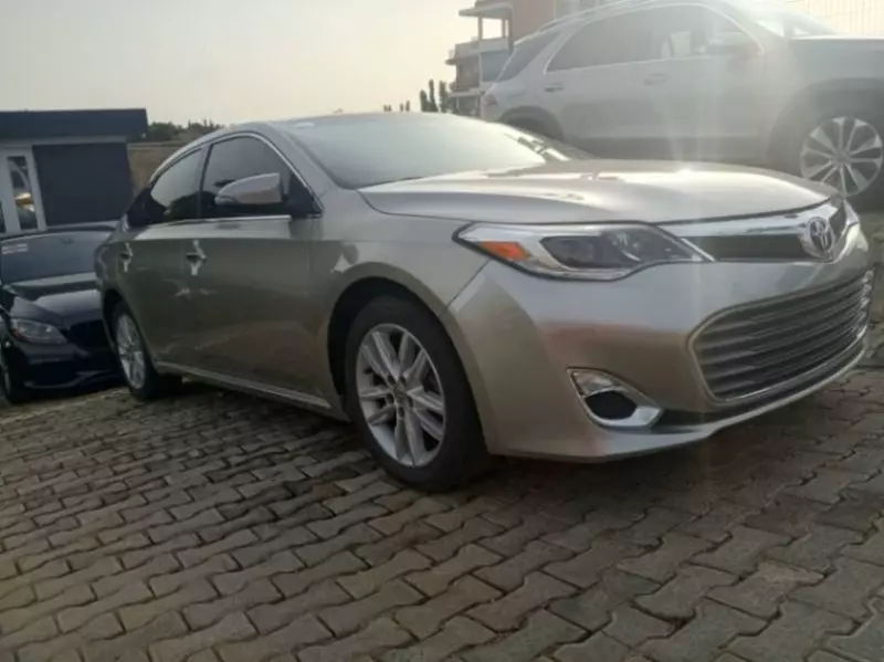 Toyota Avalon   - 2014