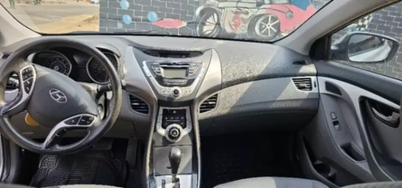 Hyundai Elantra   - 2011
