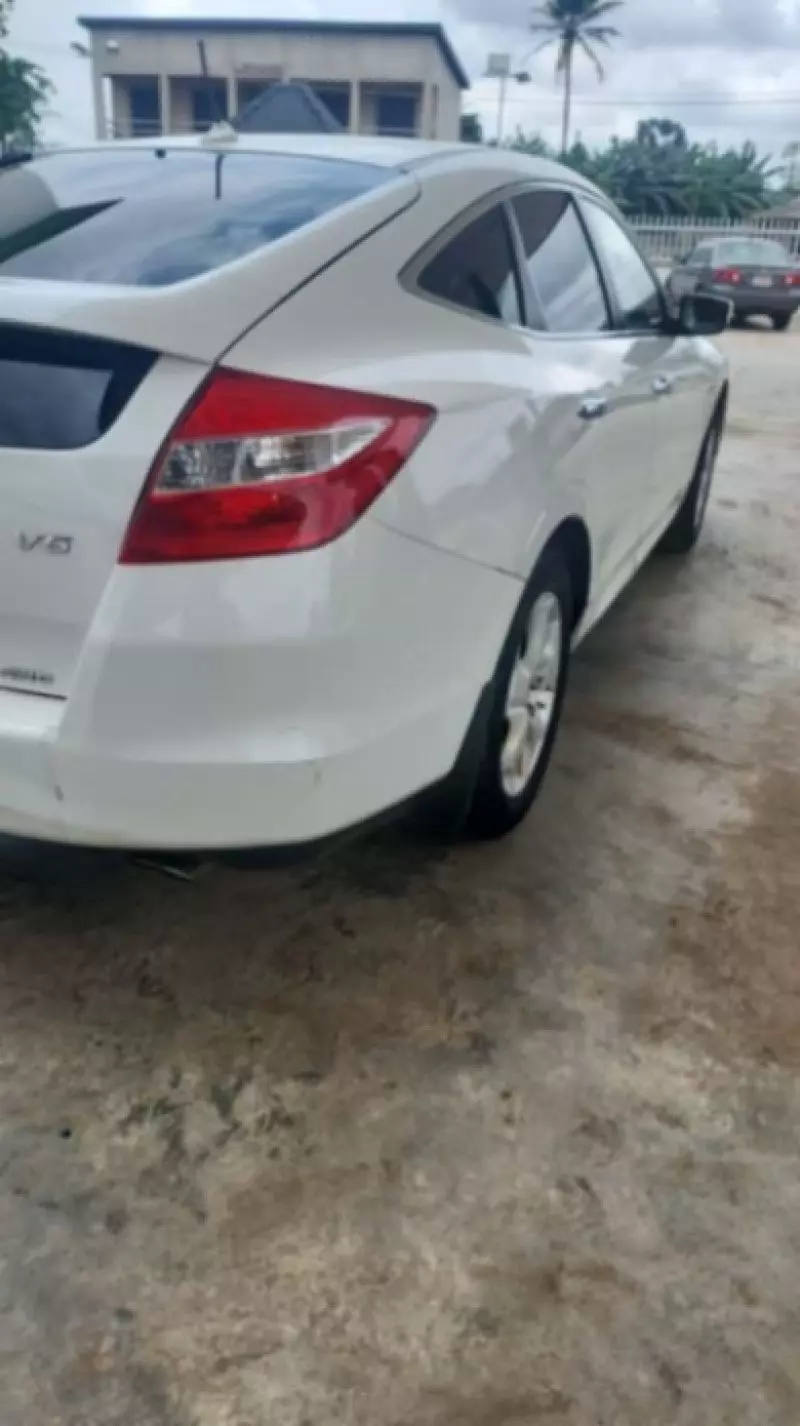 Honda Crosstour   - 2012