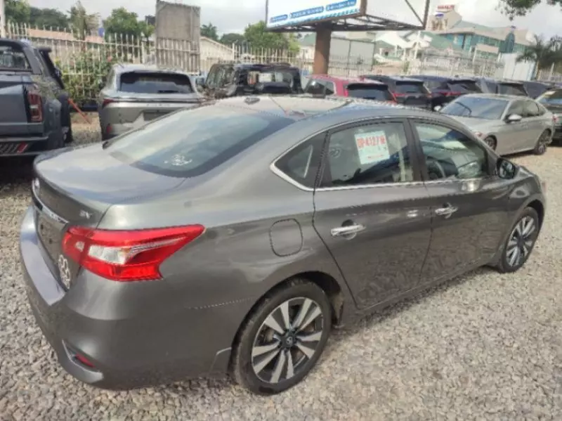 Nissan Sentra   - 2019