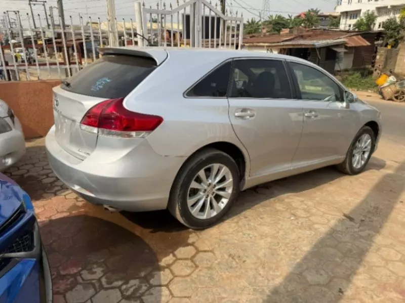 Toyota Venza   - 2013