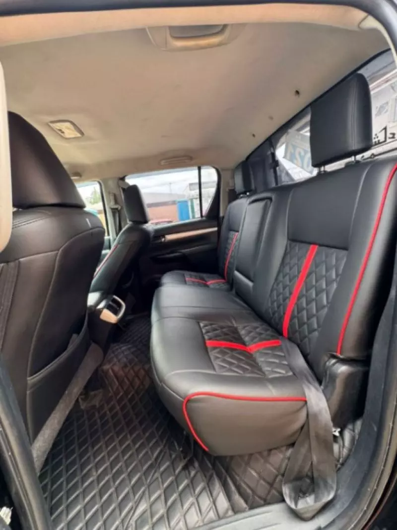 Toyota Hilux    - 2016