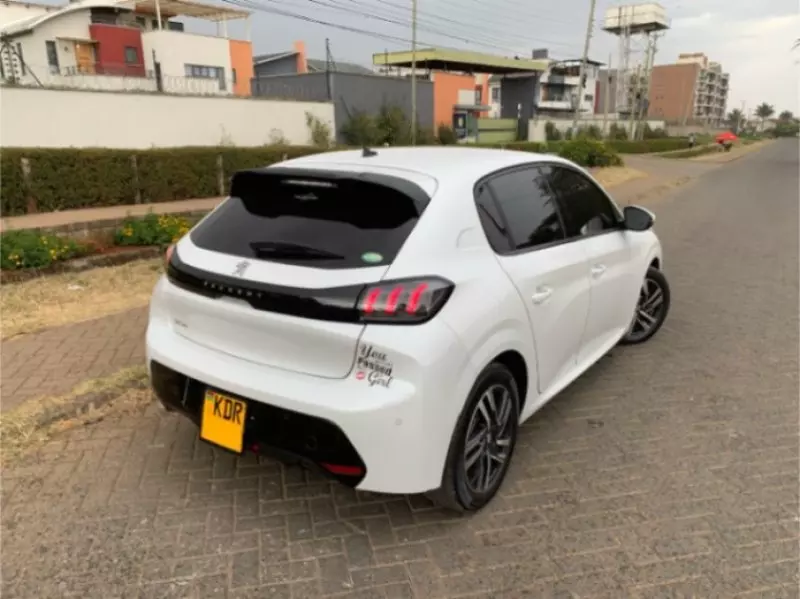 Peugeot 208   - 2020