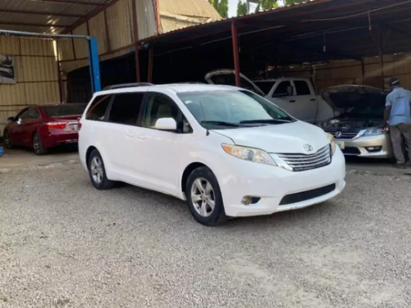 Toyota Sienna   - 2013