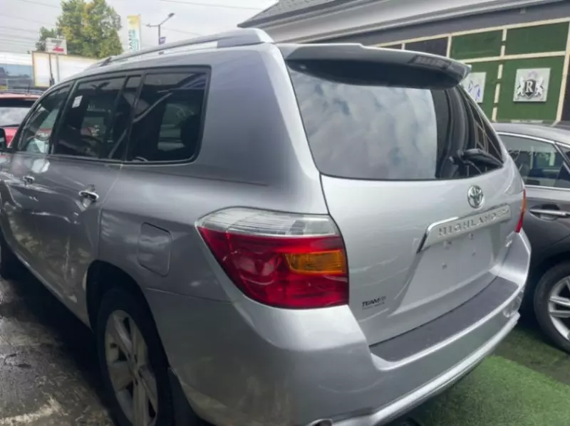 Toyota Highlander   - 2010