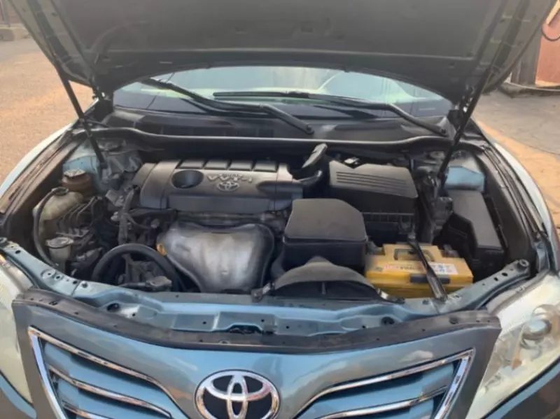 Toyota Camry   - 2010