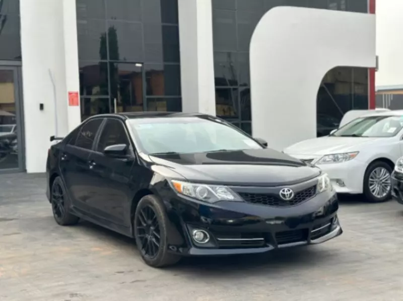 Toyota Camry   - 2014