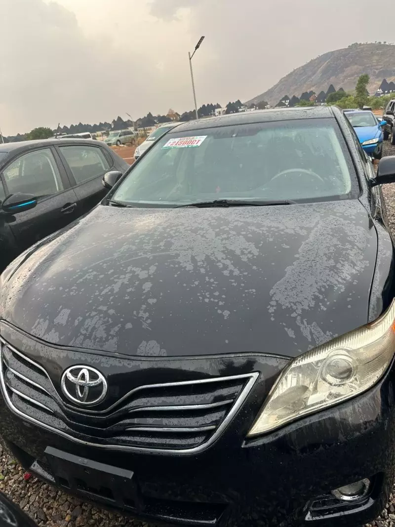 Toyota Camry   - 2010