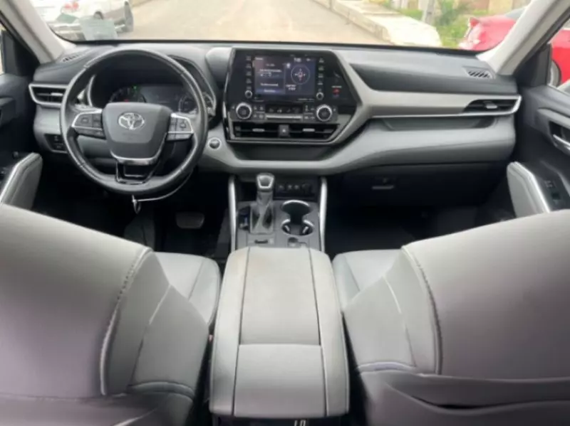 Toyota Highlander   - 2020