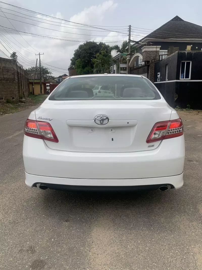 Toyota camry   - 2011