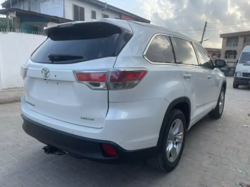 Toyota Highlander   - 2015