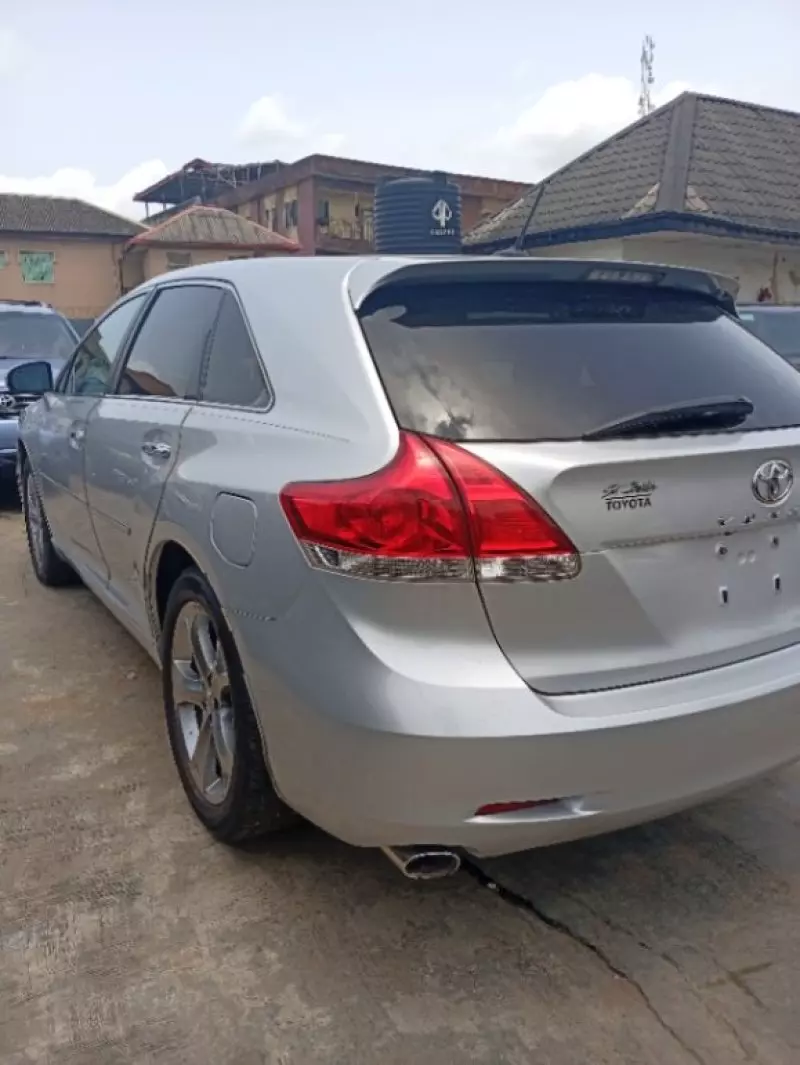 Toyota Venza   - 2011