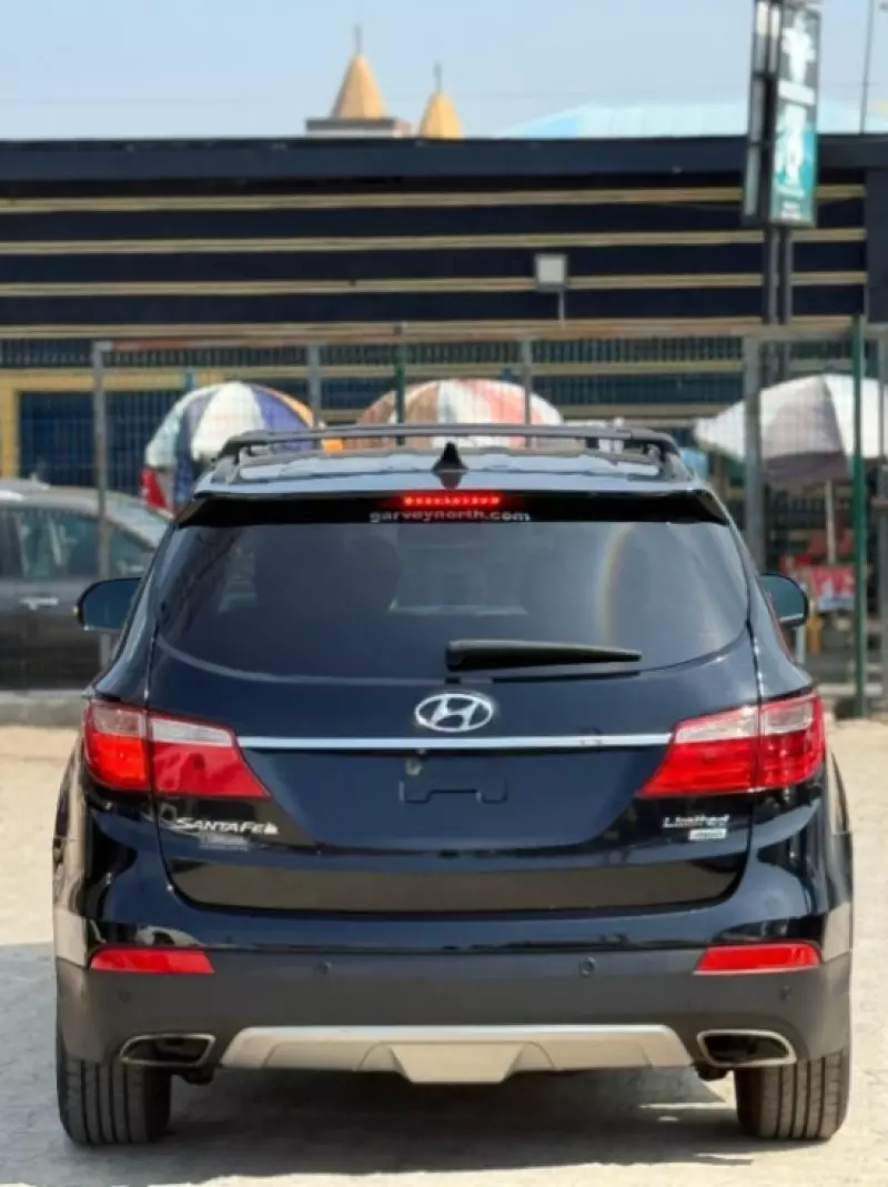 Hyundai Santa Fe   - 2015