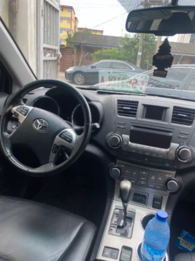 Toyota Highlander   - 2011
