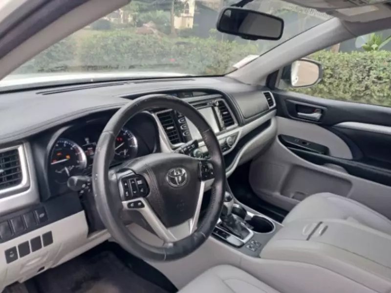Toyota Highlander   - 2015