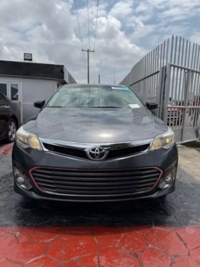 Toyota Avalon   - 2013