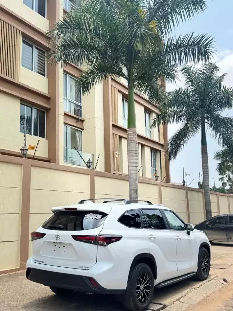 Toyota Highlander   - 2024
