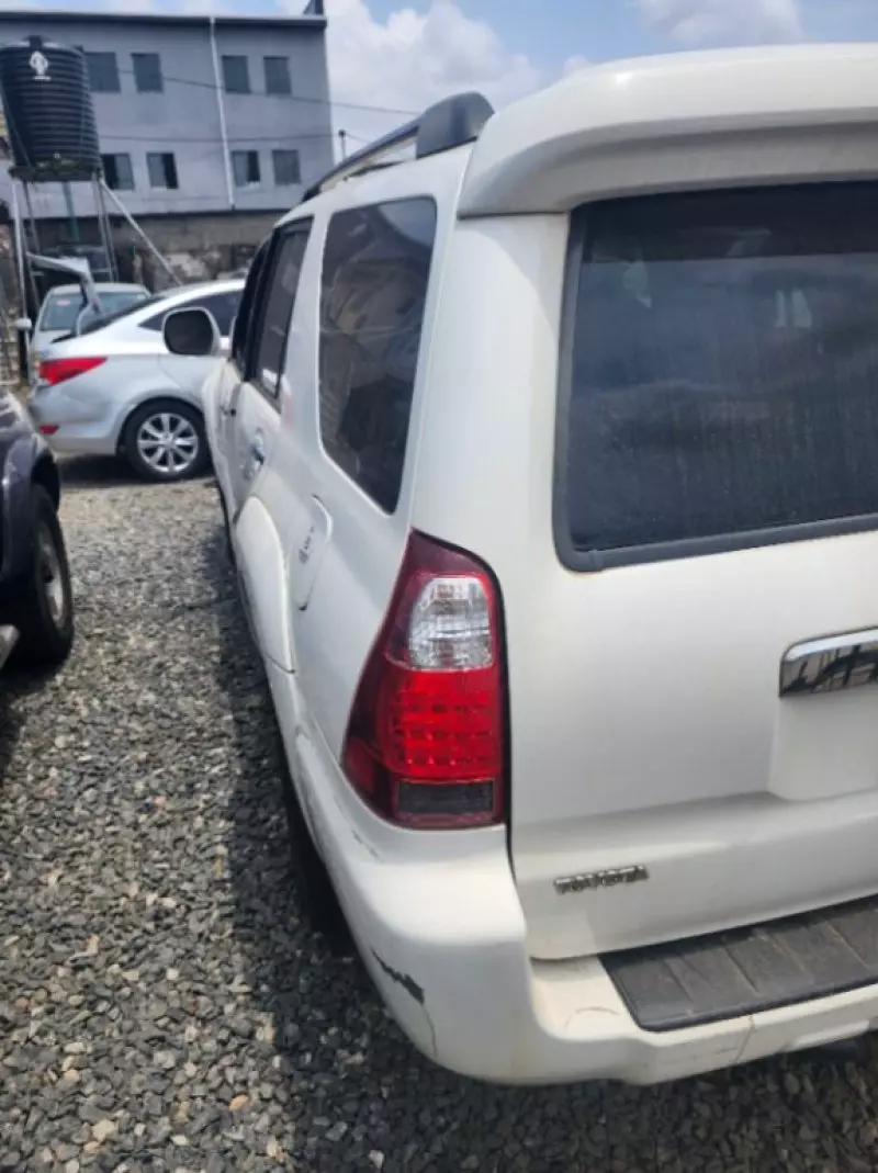 Toyota 4-Runner   - 2006