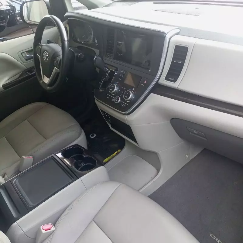Toyota Sienna   - 2015