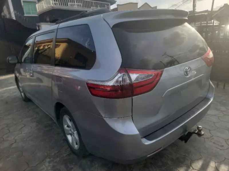 Toyota Sienna   - 2015