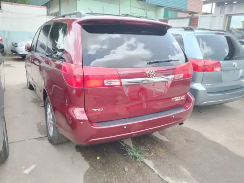 Toyota Sienna   - 2004