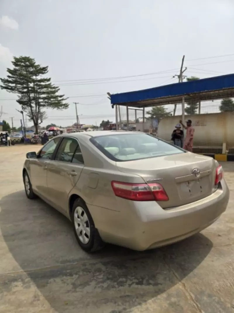 Toyota Camry - 2009