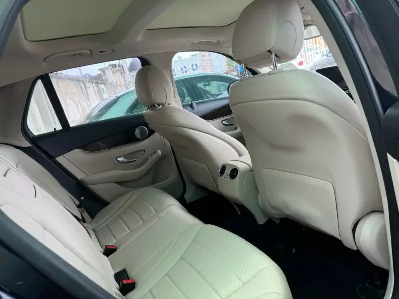 Mercedes-Benz GLC 300   - 2016