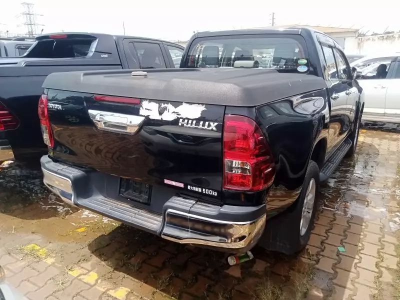 Toyota Hilux   - 2017