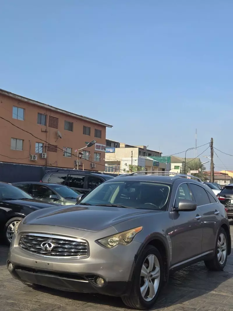 Infiniti FX 35   - 2010