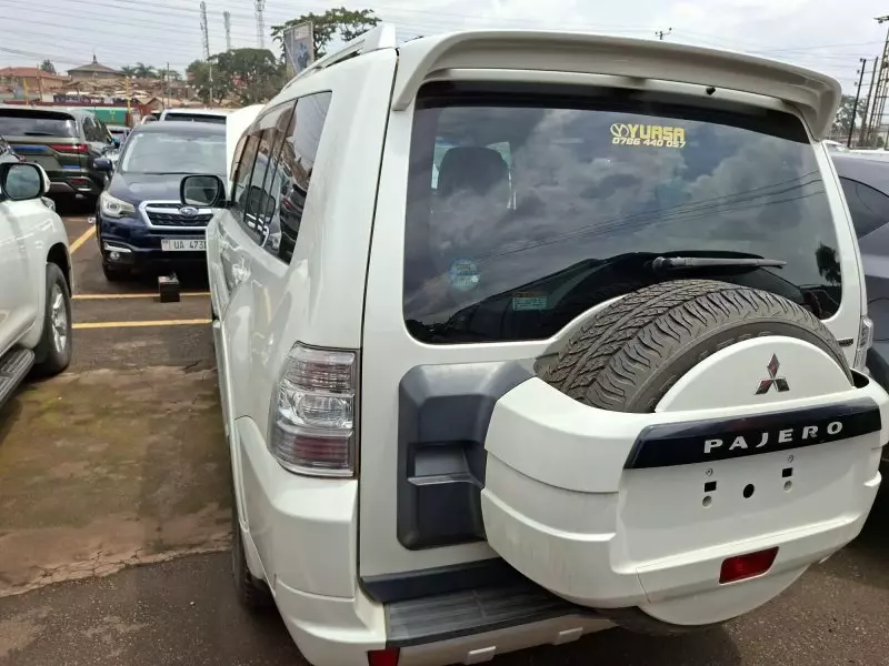 Mitsubishi Pajero   - 2010