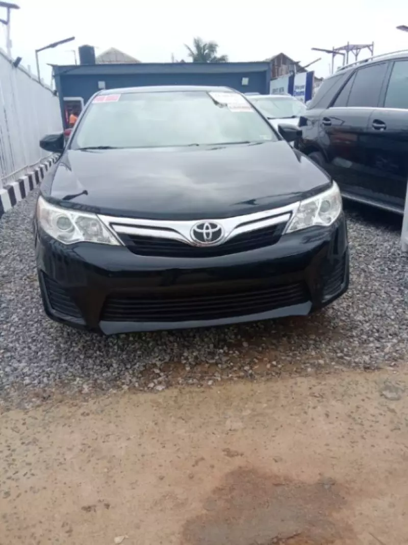 Toyota Camry   - 2012