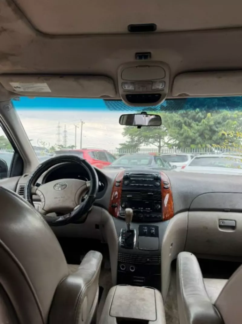 Toyota Sienna   - 2009