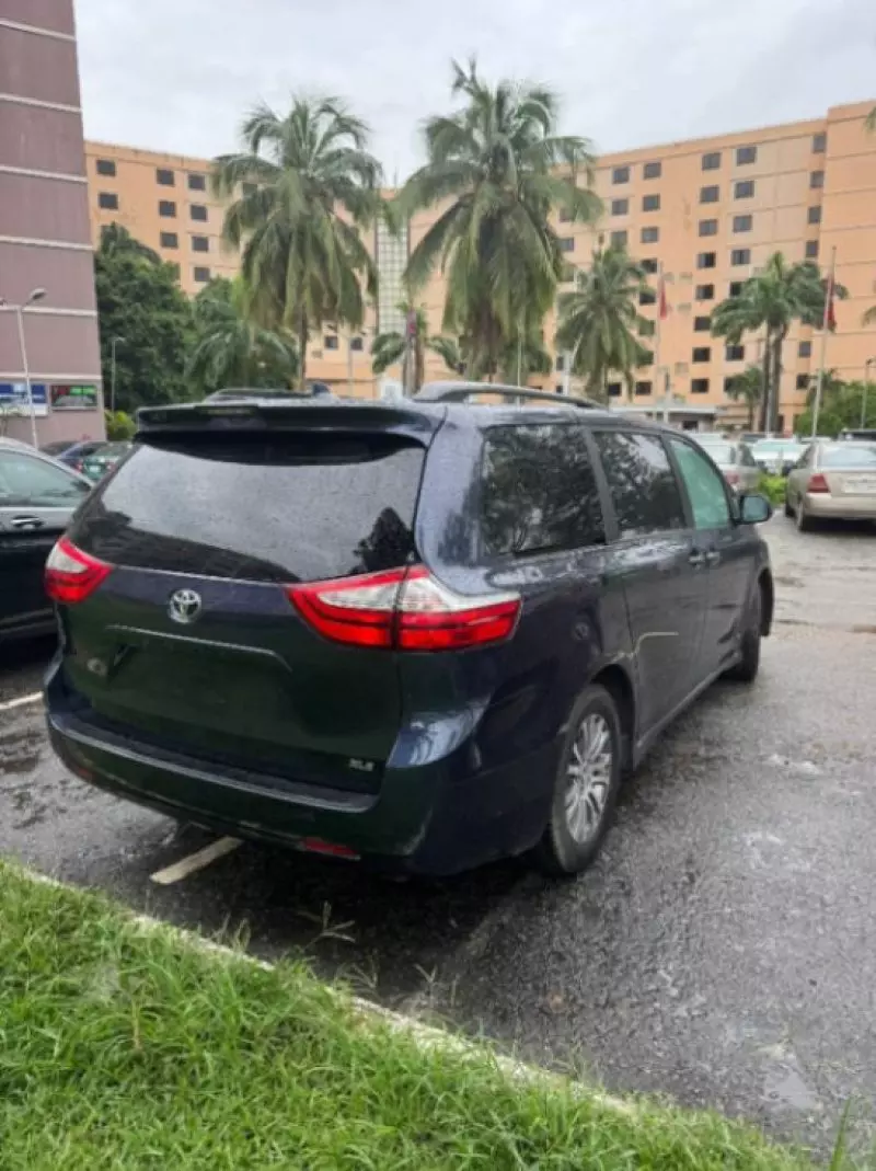 Toyota Sienna   - 2019