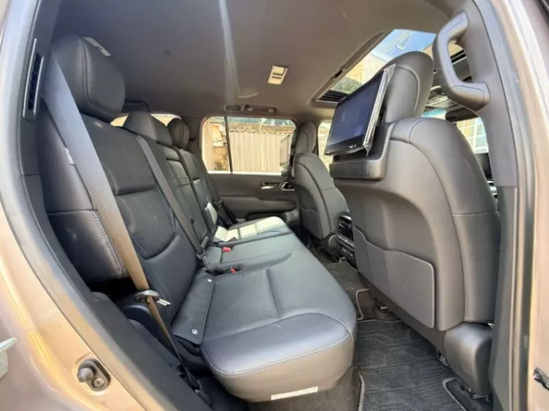 Toyota LAND CRUISER 300 LC300