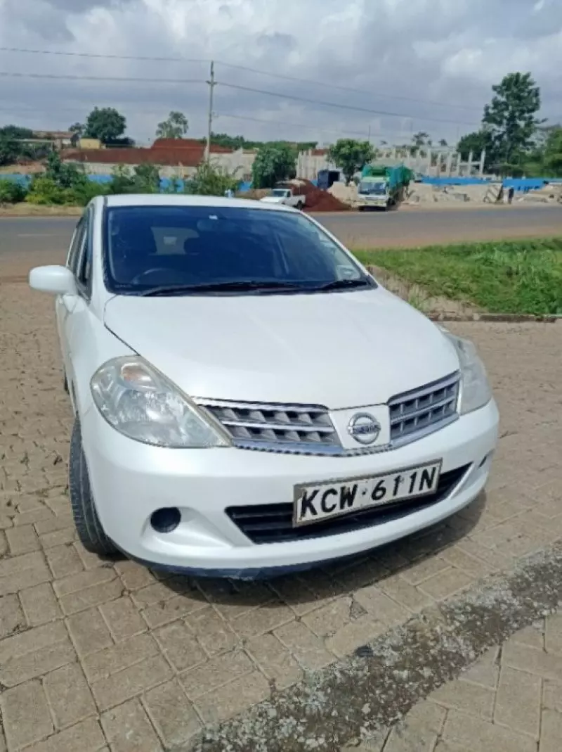 Nissan Tiida   - 2012