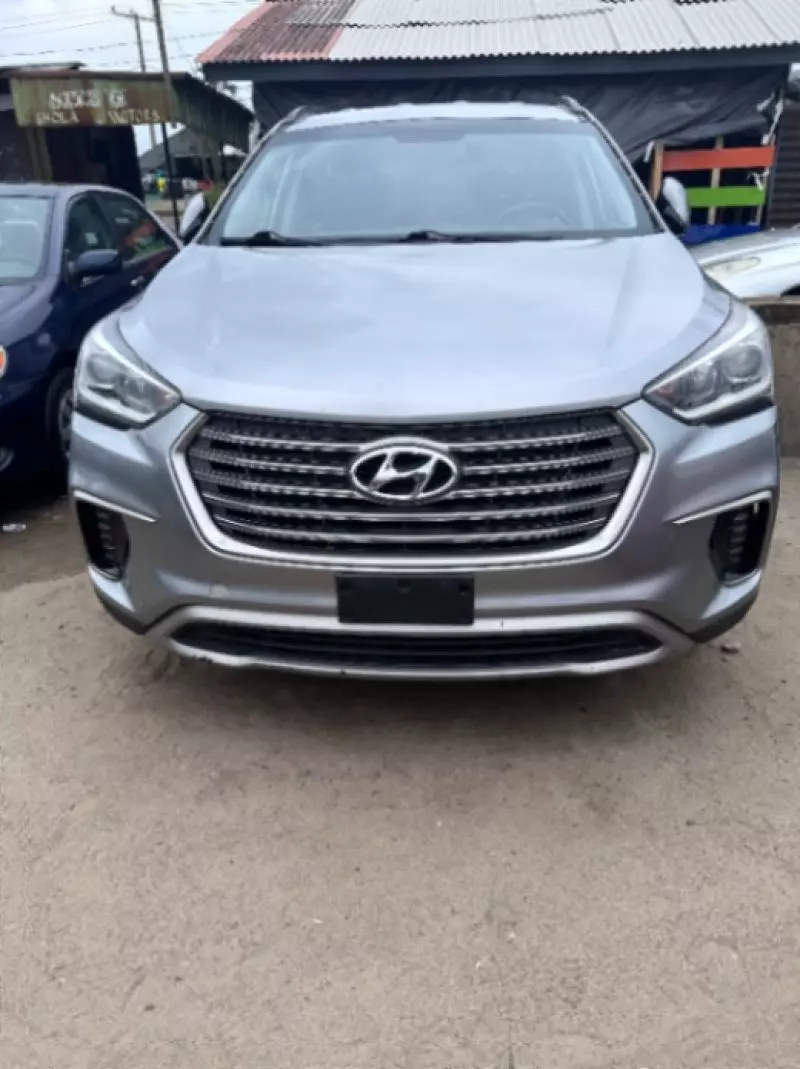 Hyundai Santa Fe   - 2017