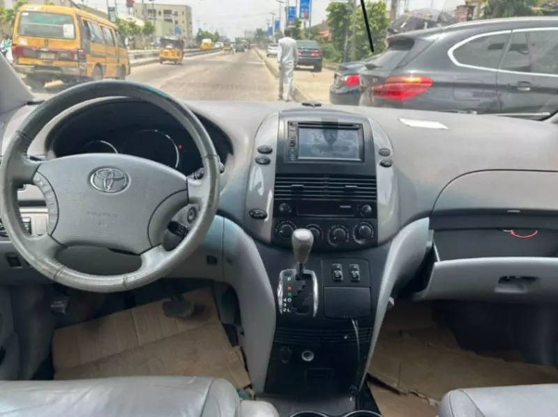 Toyota Sienna   - 2010