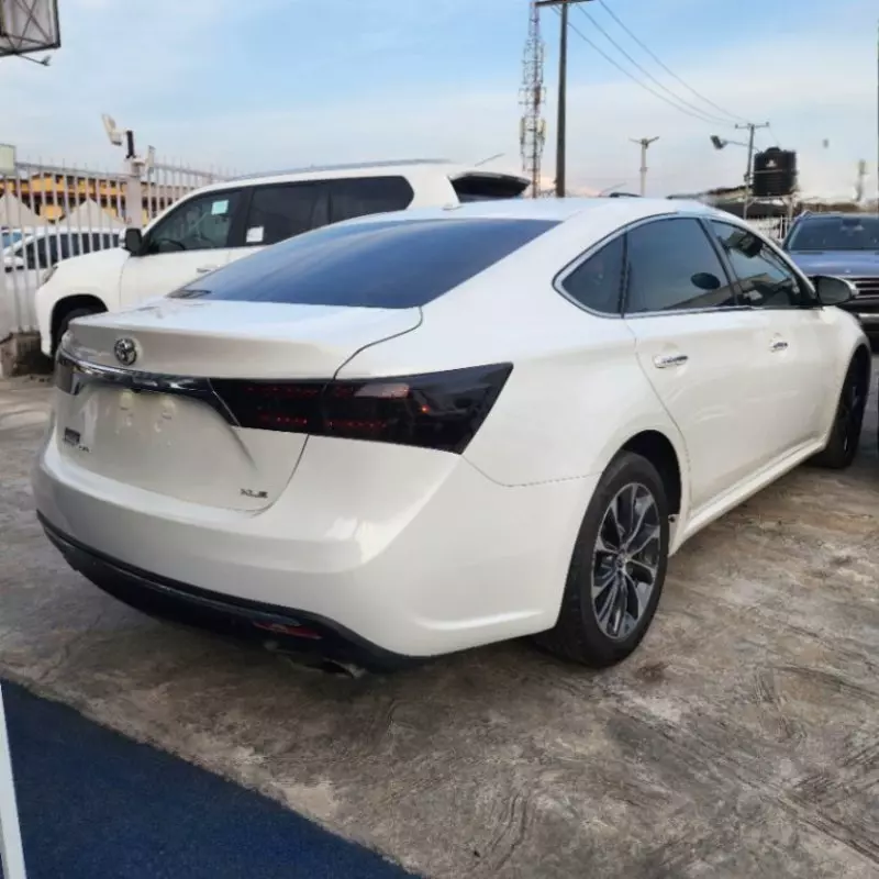 Toyota Avalon   - 2016