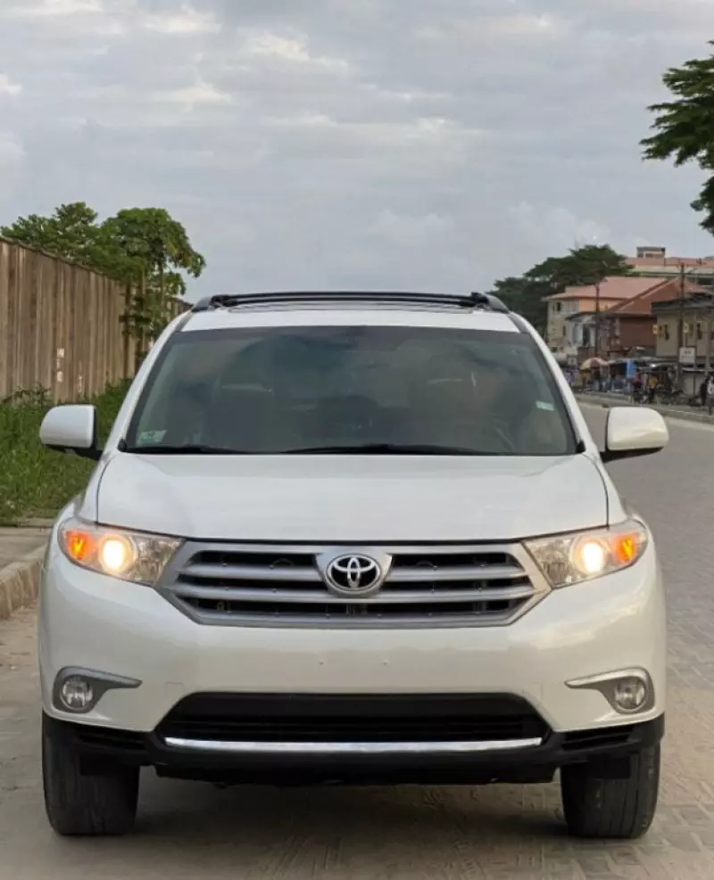 Toyota Highlander   - 2011