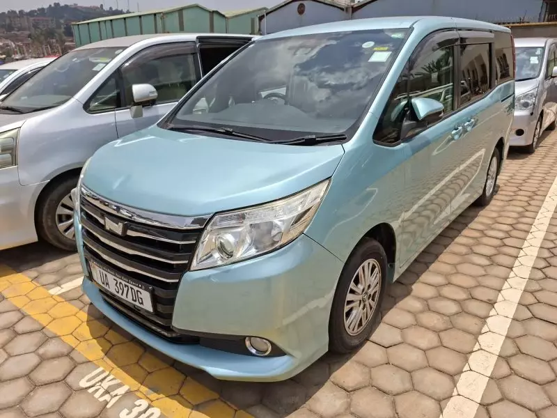 Toyota Noah   - 2016