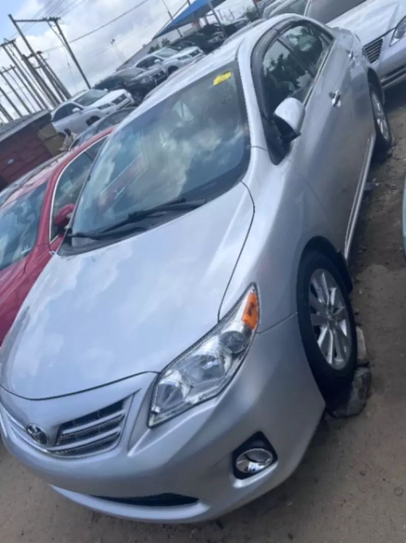 Toyota corolla   - 2010