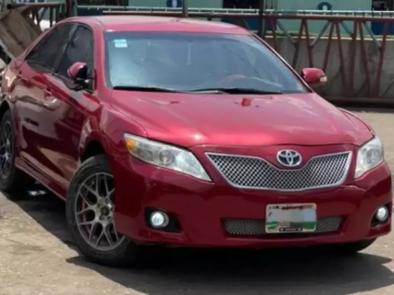 Toyota Camry   - 2010